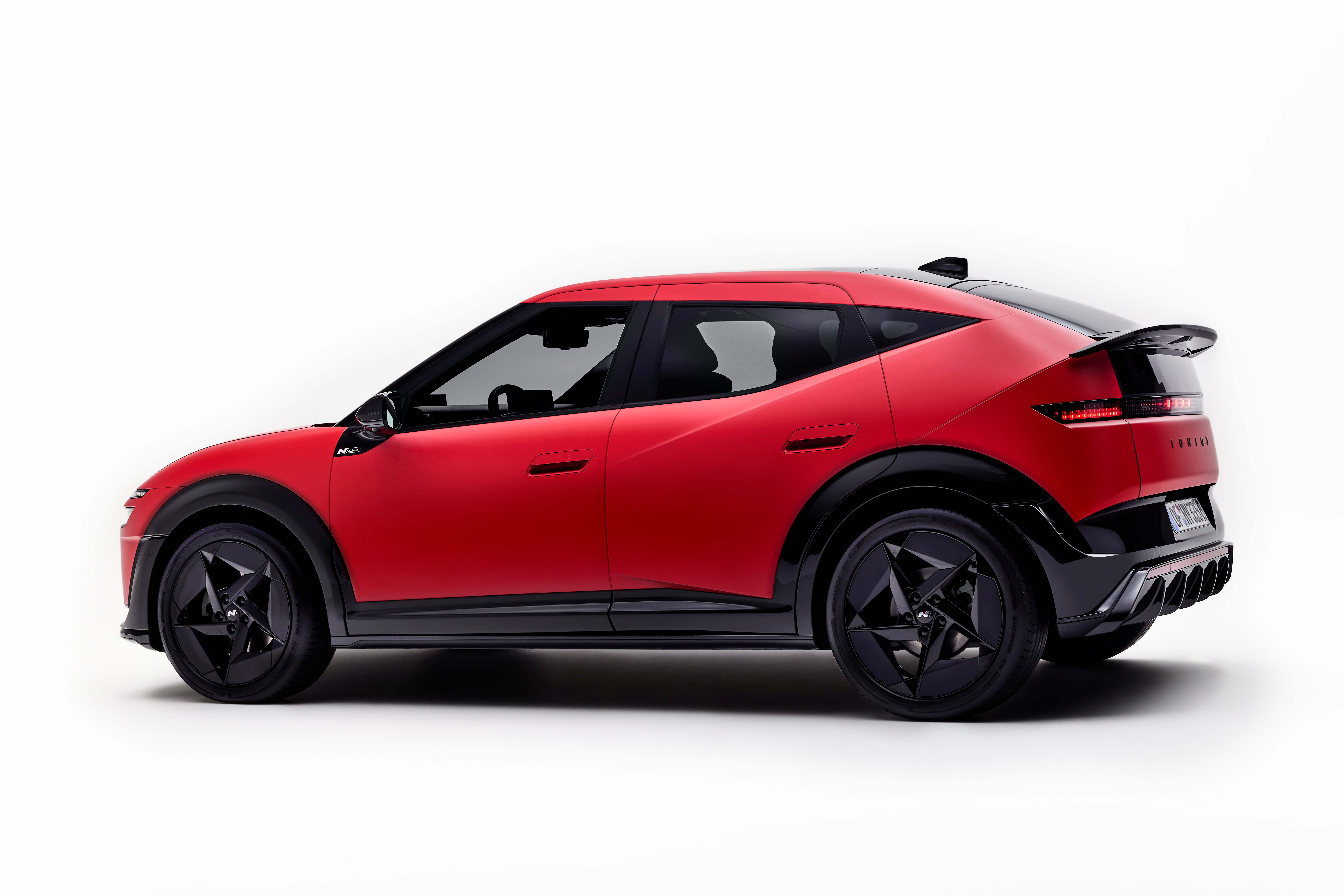 Hyundai Motor Europe представляє IONIQ 3: Aero Hatch нового покоління, що піднімає на новий рівень технології електроавтомобілів задля простоти, місткості та інтуїтивності водіння | Капітал-Авто Плюс - фото 8