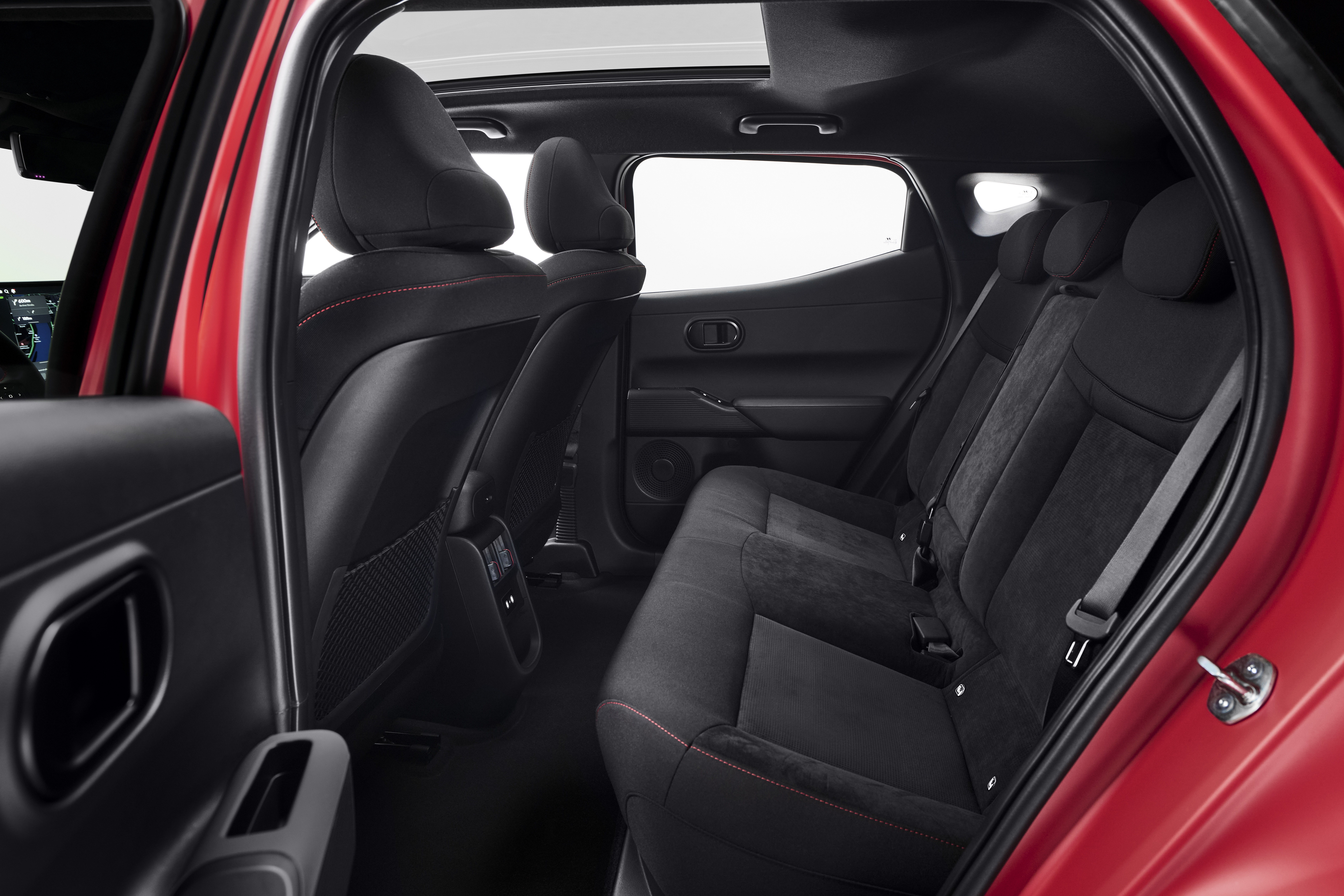 Hyundai Motor Europe представляє IONIQ 3: Aero Hatch нового покоління, що піднімає на новий рівень технології електроавтомобілів задля простоти, місткості та інтуїтивності водіння | Капітал-Авто Плюс - фото 19