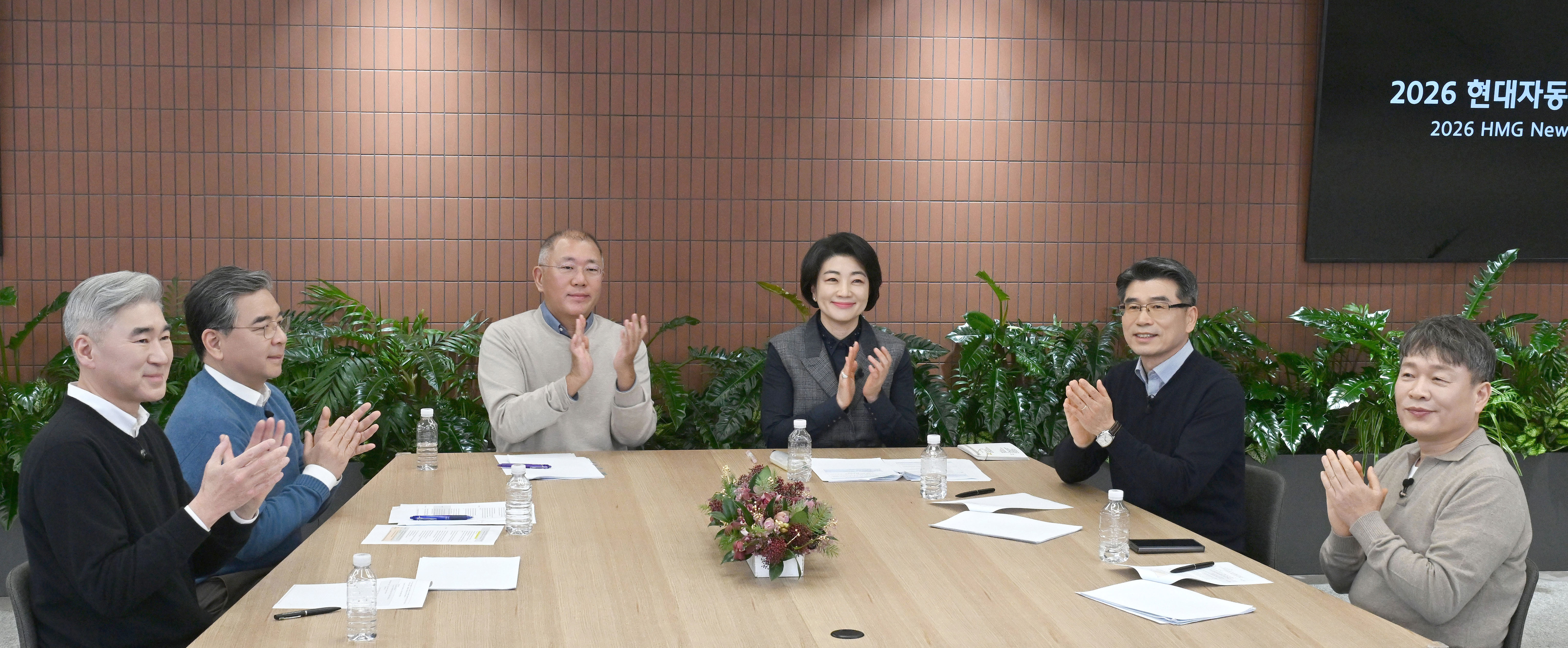 Голова Правління Hyundai Motor Group Чон Ійсон презентував бачення компанії на 2026 рік: клієнтоорієнтована трансформація та співпраця в екосистемі на основі штучного інтелекту | Капітал-Авто Плюс - фото 6